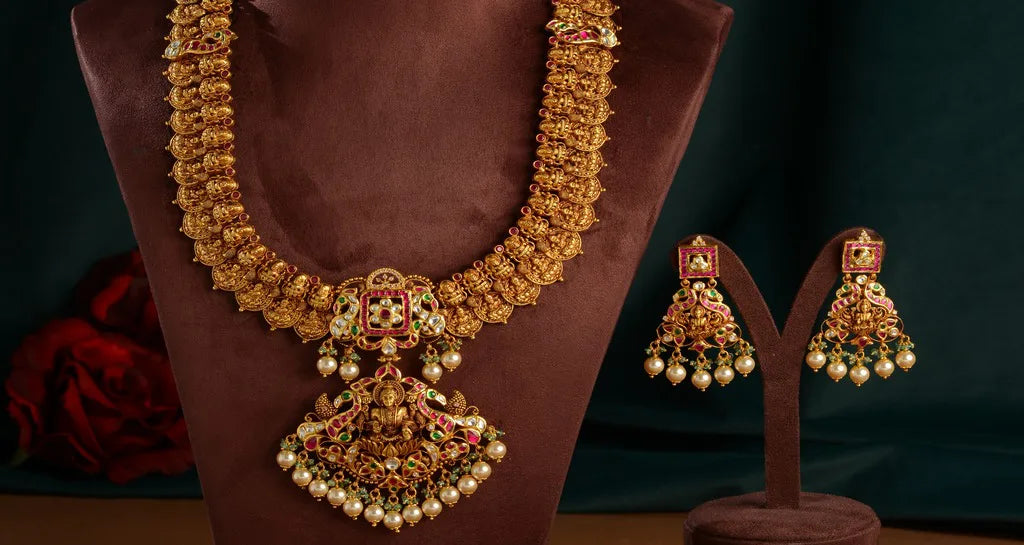 These beautiful chandraharam designs will definitely make your wife happy on Karva Chauth.